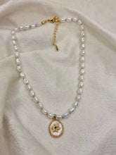 Load image into Gallery viewer, Premium Pearl Flower Necklace - Gold Plated
