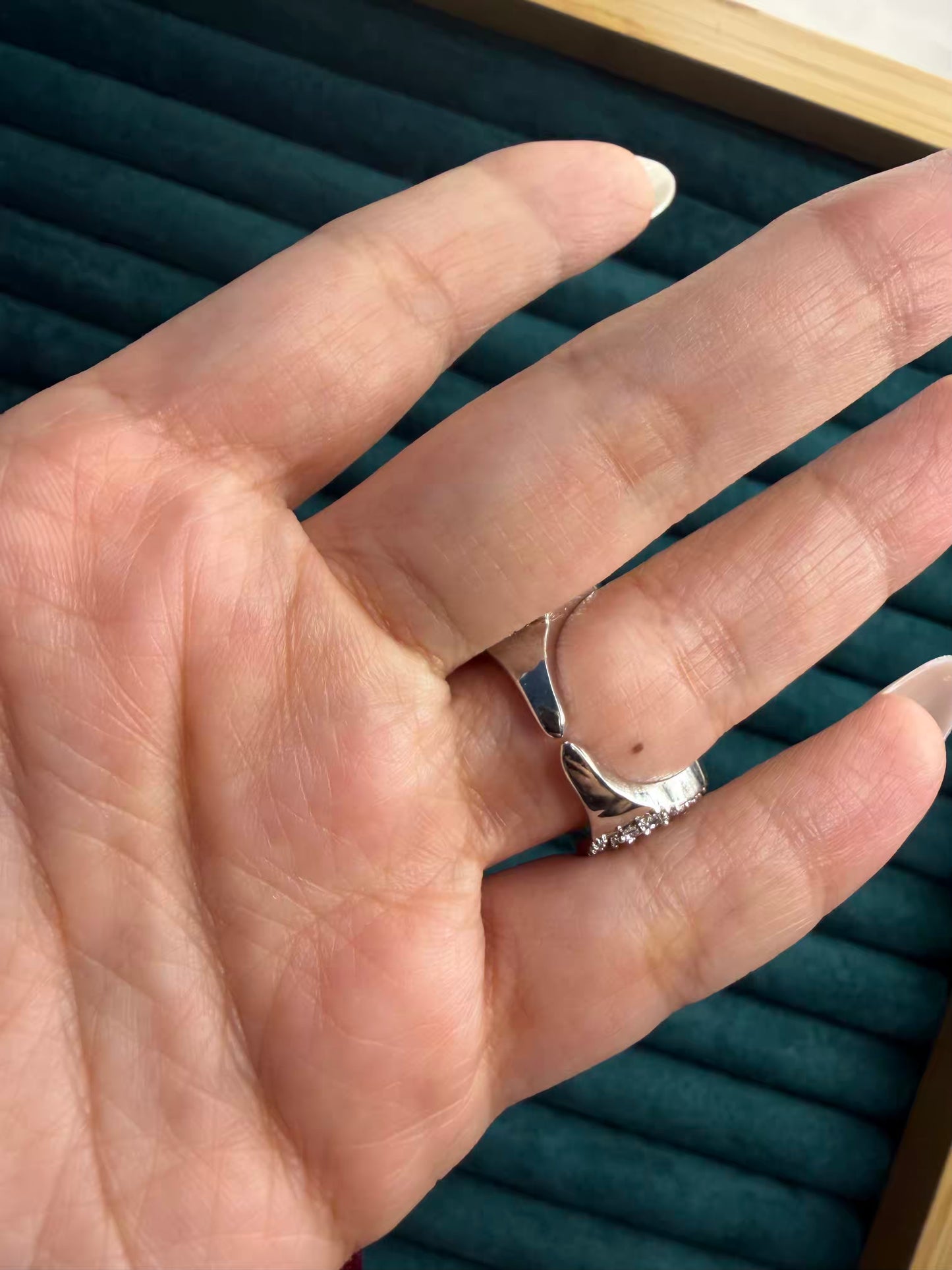 Premium Queen Ring in Silver Plating Adjustable