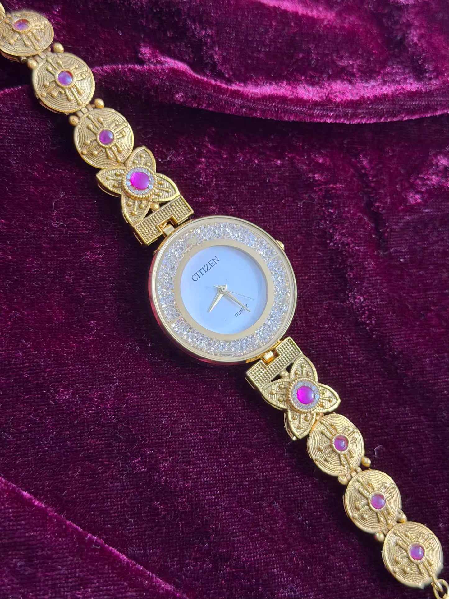 Round Dial Gold Maharani Watch Design Heritage Bracelet