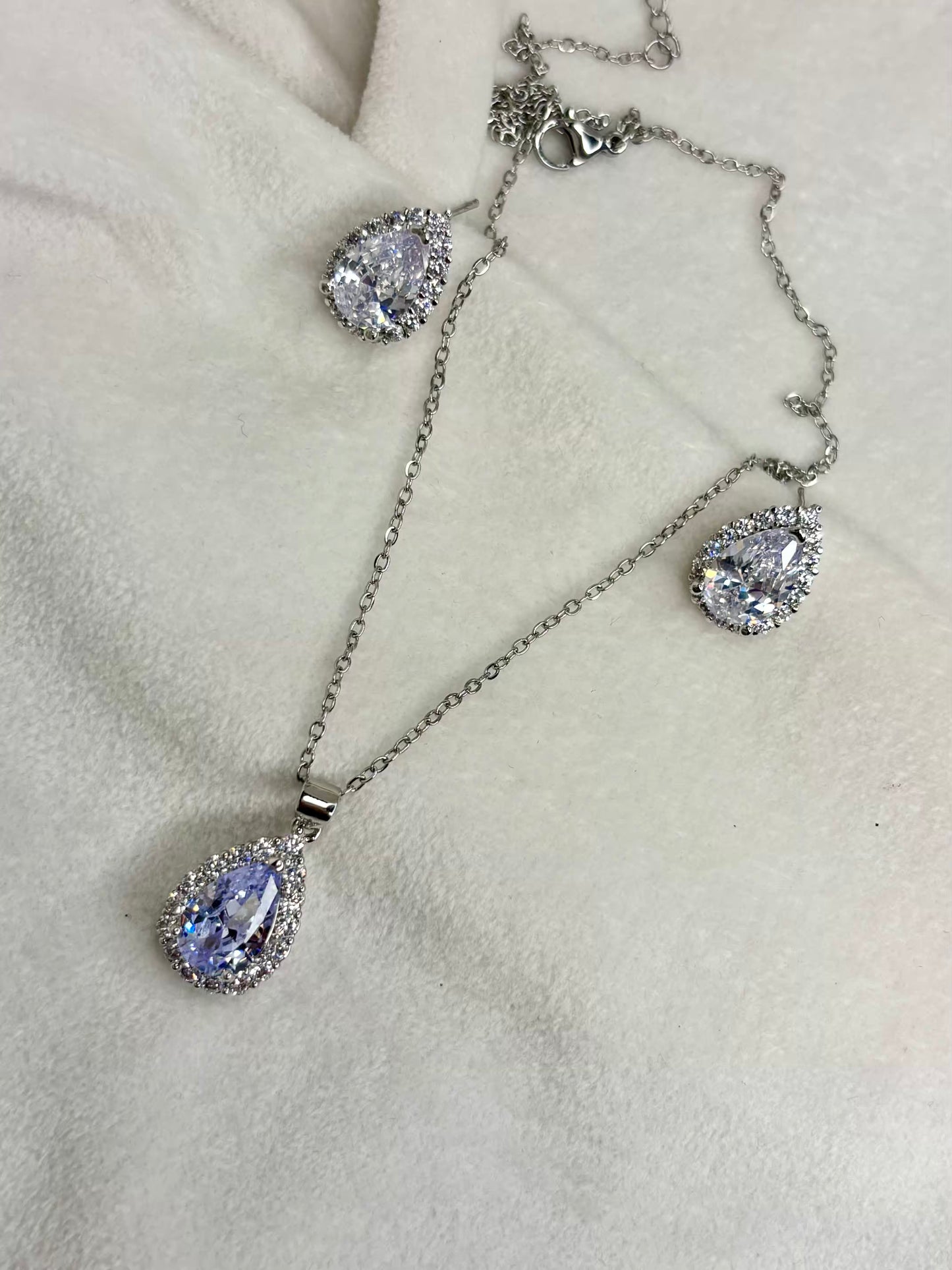 Drop Necklace and Ear Studs