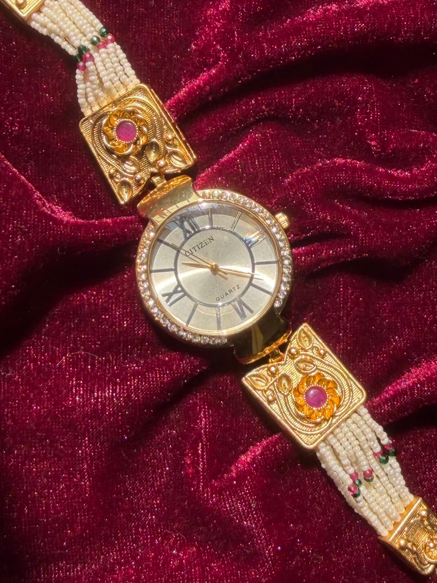 Simple Gold Plated Heritage Maharani Watch