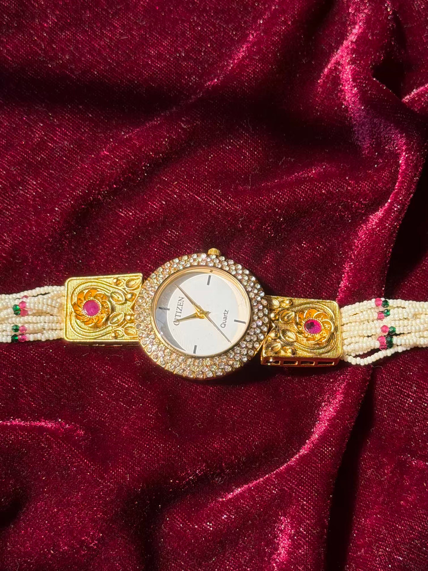 Simple Gold Plated Heritage Maharani Watch