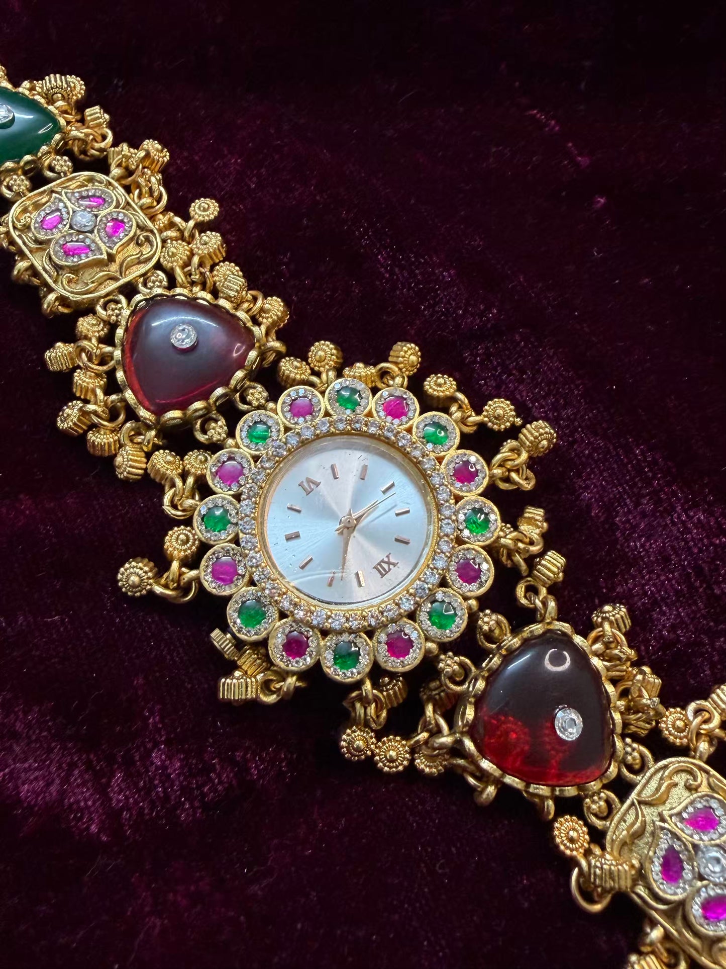 Marroon Green Premium Gold Rajwadi Gold Plated Heritage Maharani Watch