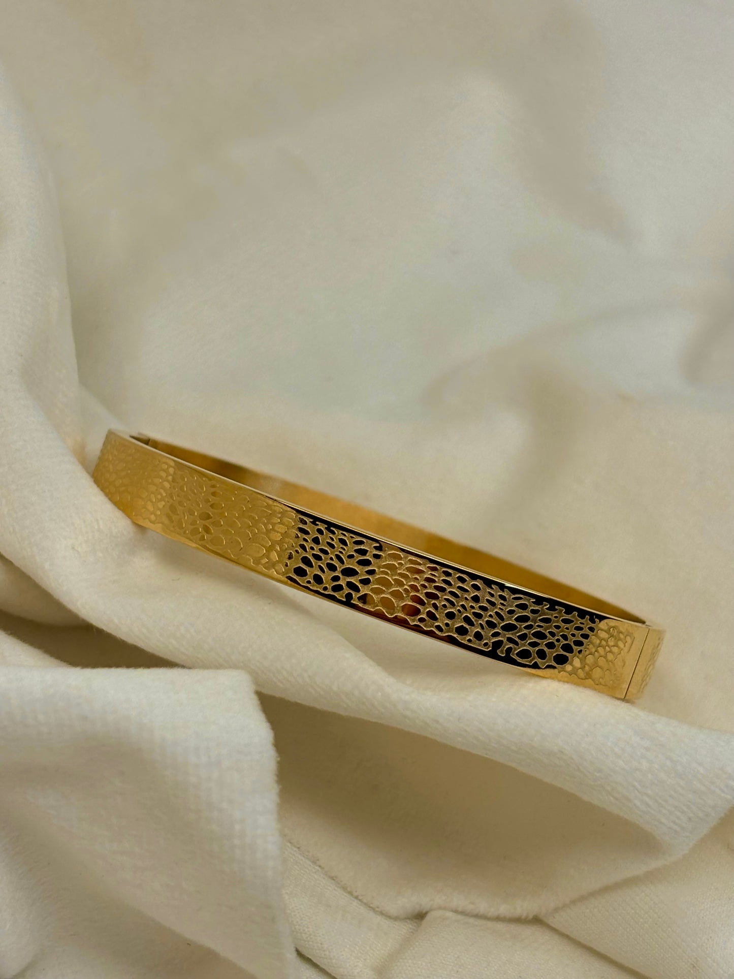 Designer Animal Men Gold Kadha Bangle Bracelet 2.8