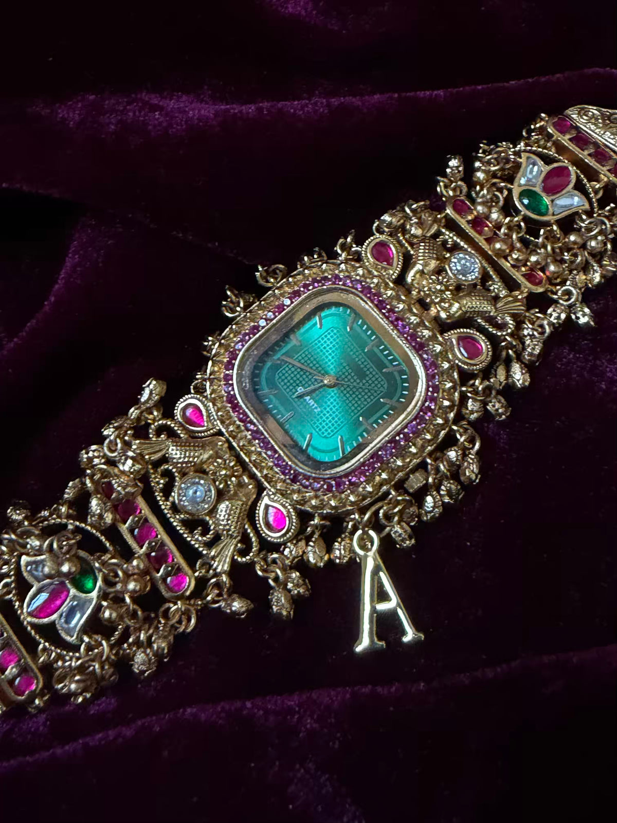 Viral Emerald Green Dial Maharani Watch Heritage Bracelet ( Very limited edition)