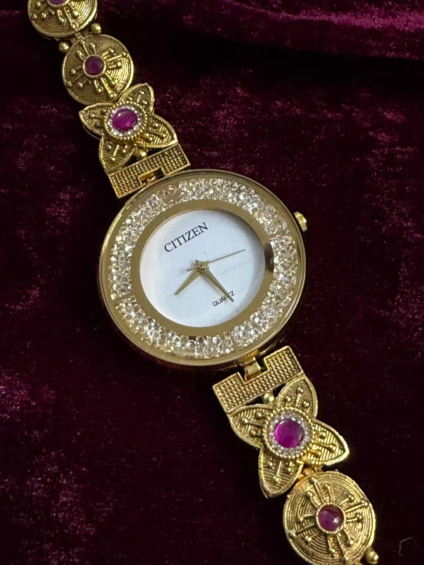 Round Dial Gold Maharani Watch Design Heritage Bracelet