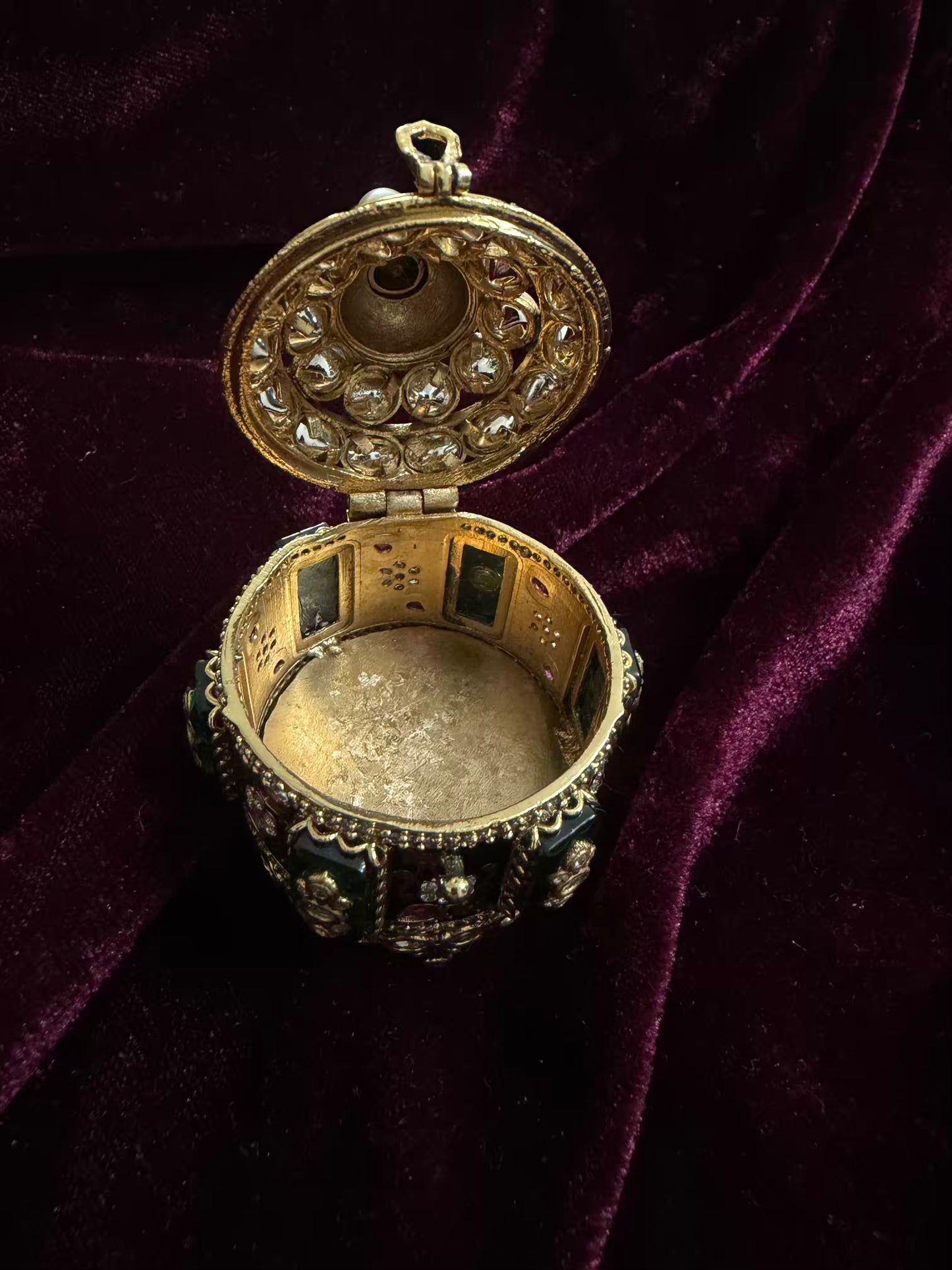 Pushtaini Kumkum Sindoor Daani Royale in Premium plating