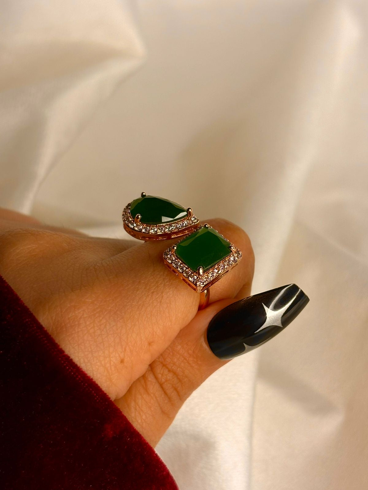 Queen Green Emerald Royal Solitaire Ring