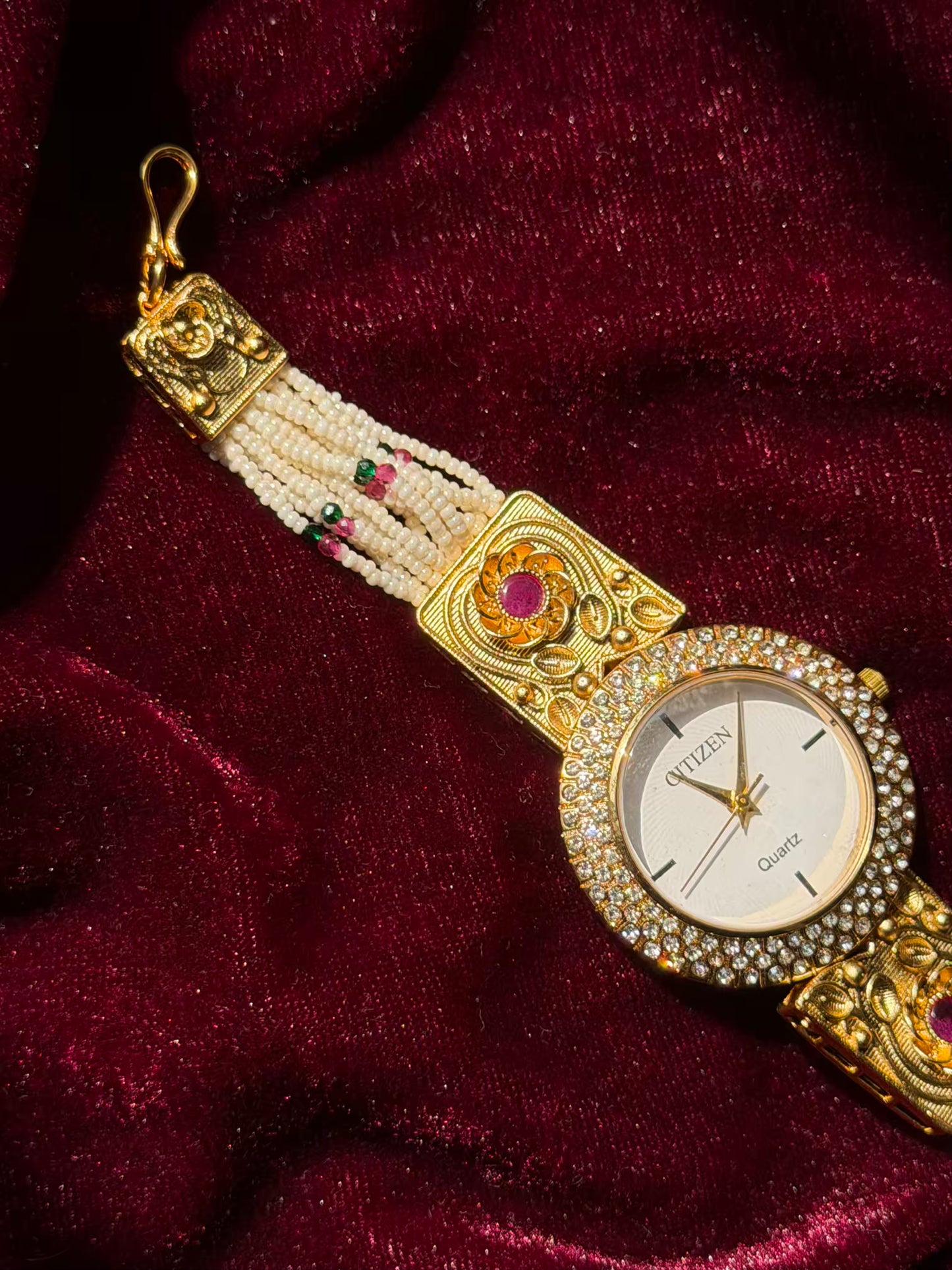 Simple Gold Plated Heritage Maharani Watch