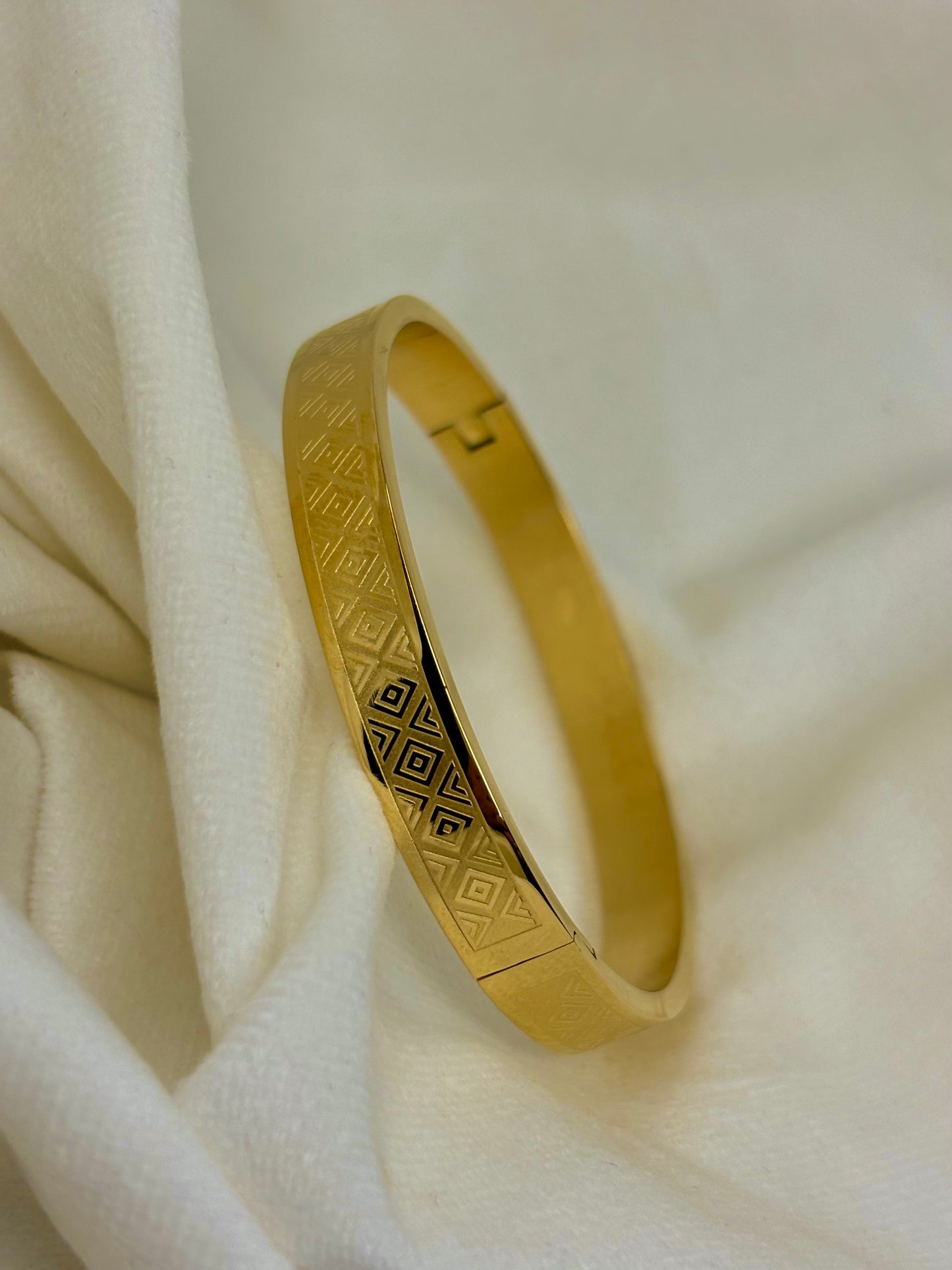 Diamonds Men Women Oval Gold Kadha Bangle Bracelet 2.8