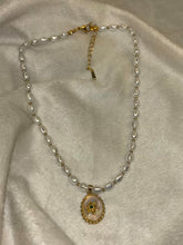 Load image into Gallery viewer, Premium Pearl Flower Necklace - Gold Plated
