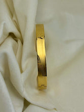 Load image into Gallery viewer, Crown Men Gold Kadha Bangle Bracelet 2.8
