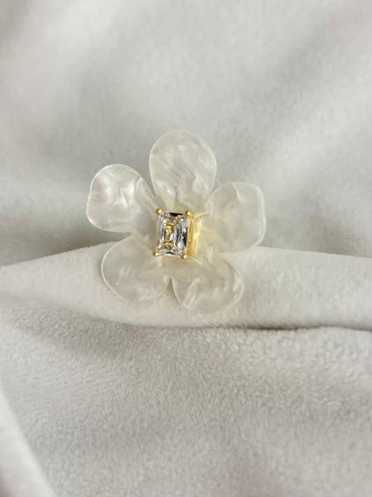 White Pearl Floral Ring - Gold