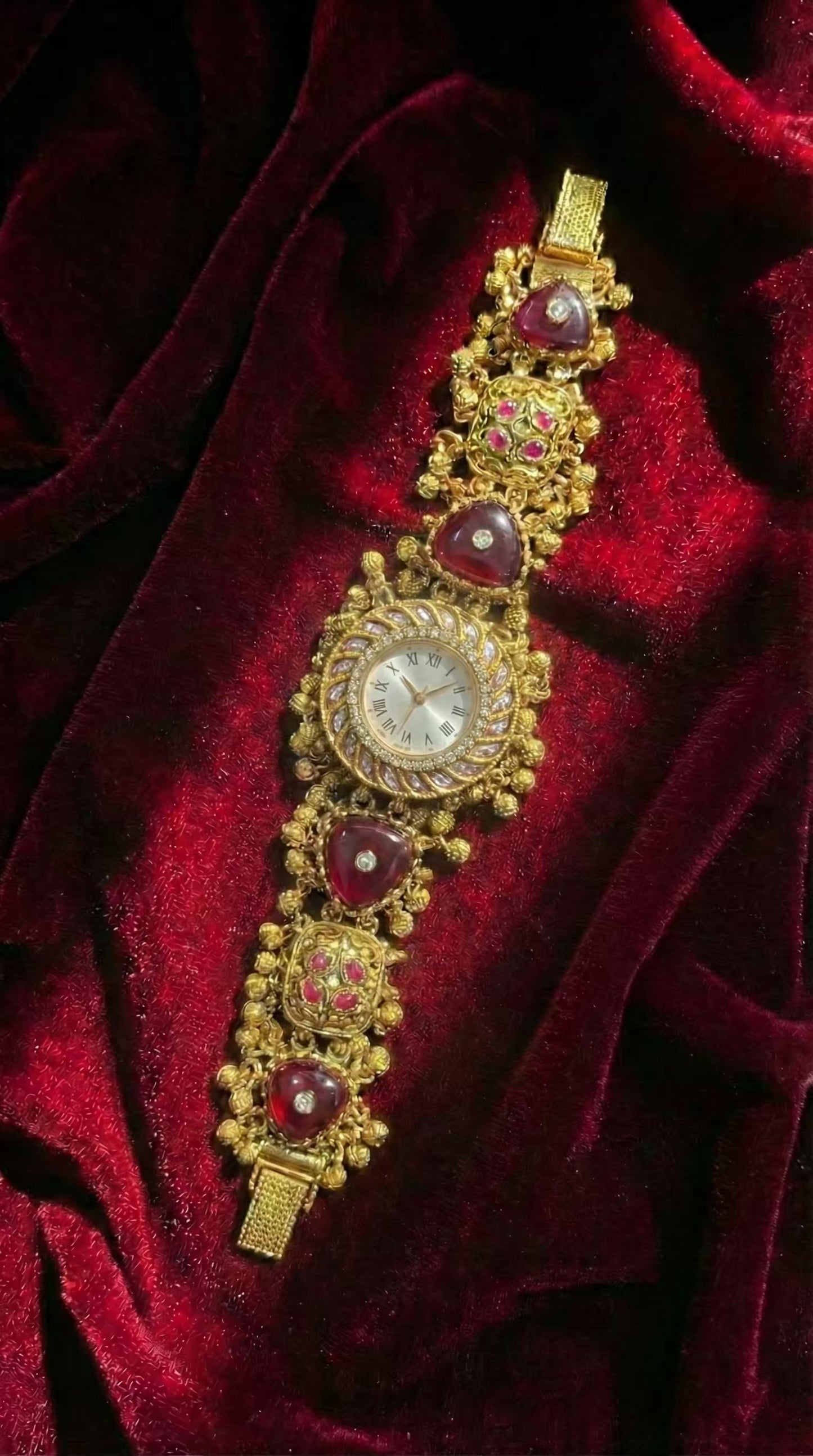 Ruby Nazakat Round Dial Maharani Watch Heritage Bracelet (Partial COD 200₹)