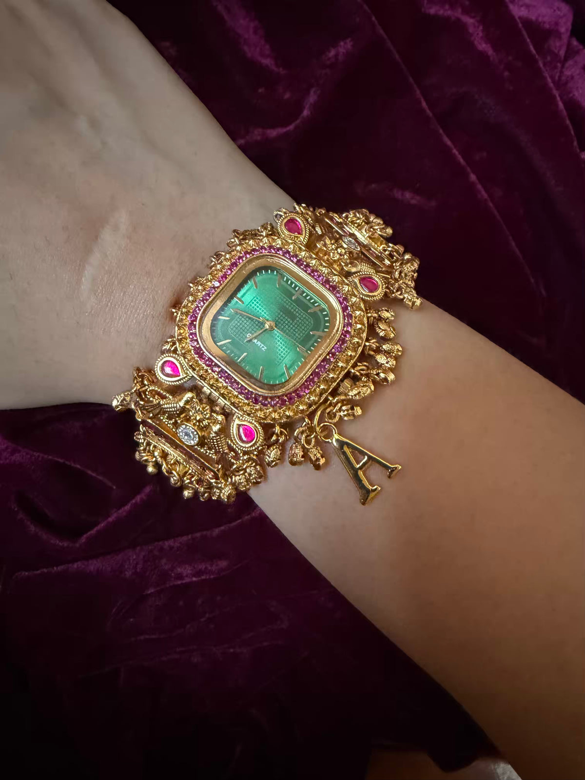 Viral Emerald Green Dial Maharani Watch Heritage Bracelet ( Very limited edition)