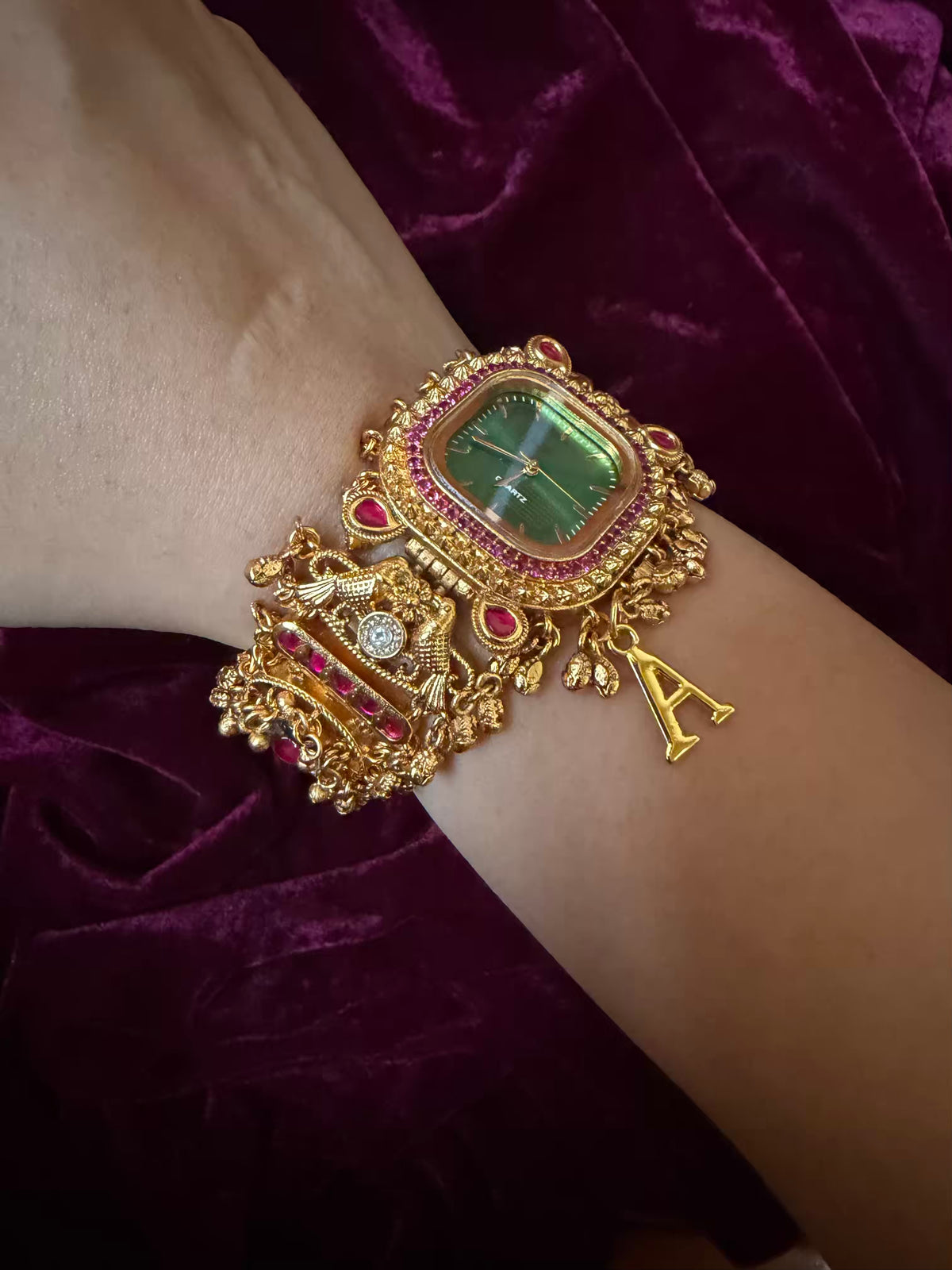Viral Emerald Green Dial Maharani Watch Heritage Bracelet ( Very limited edition)