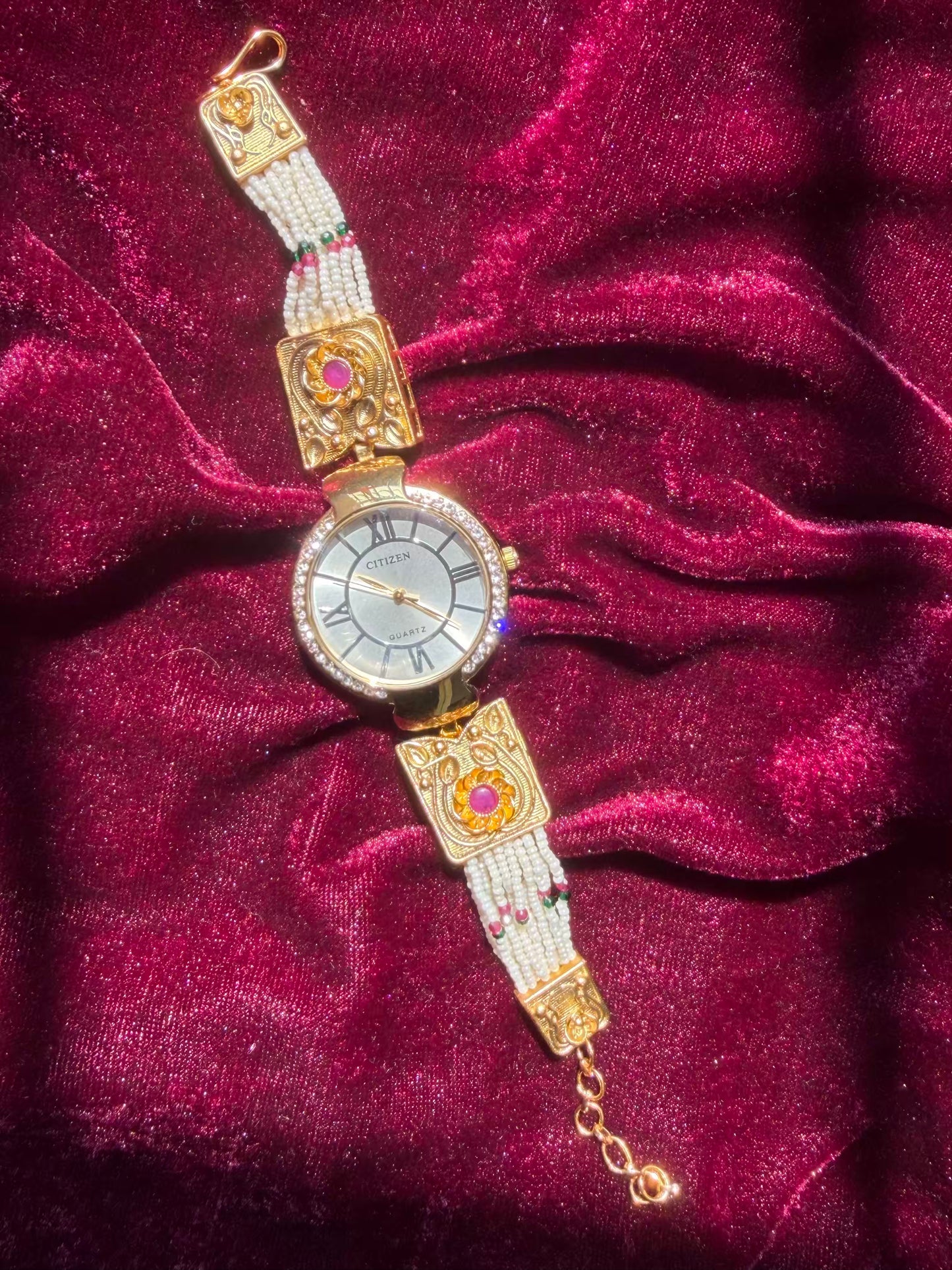 Simple Gold Plated Heritage Maharani Watch