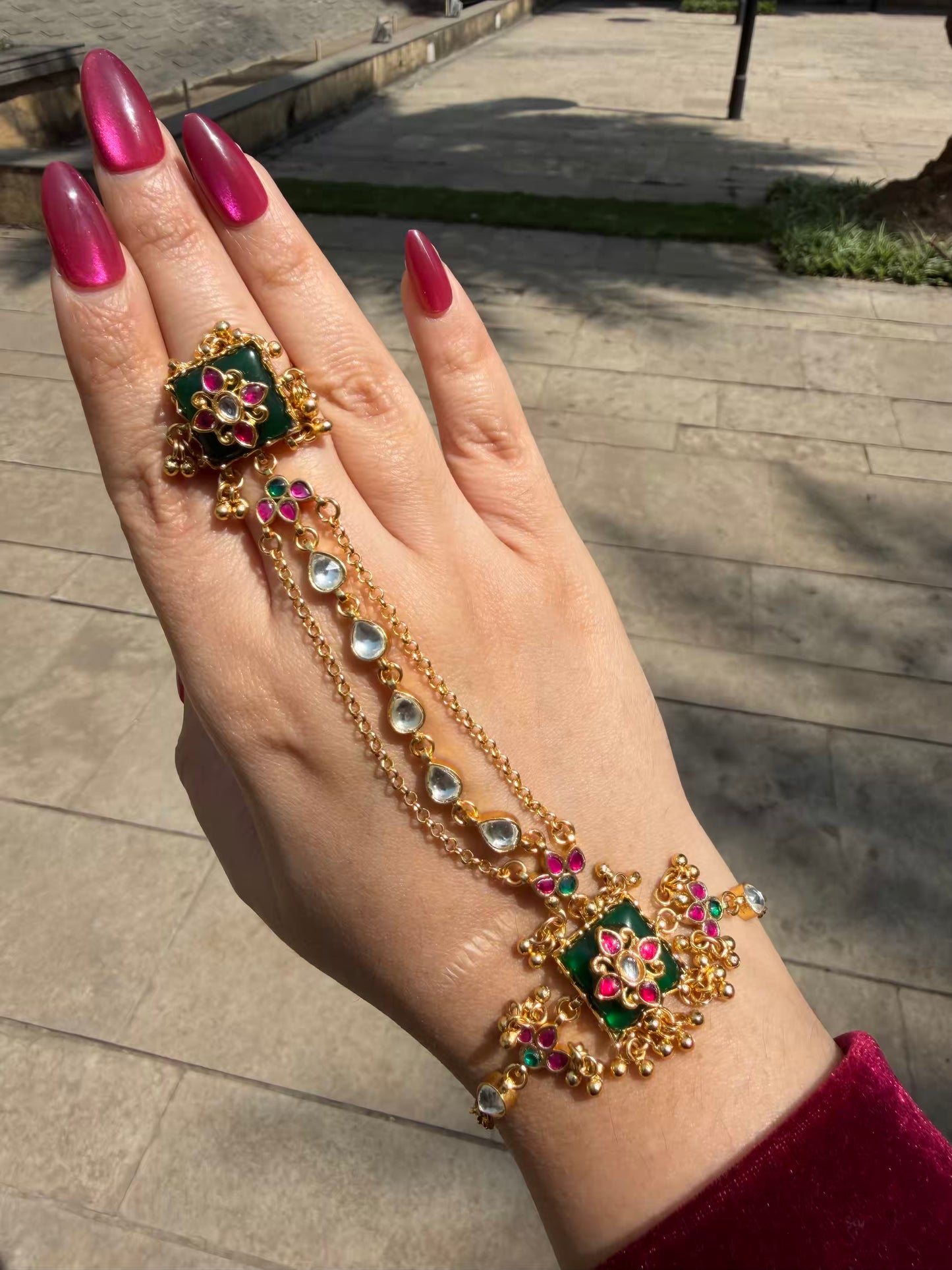 Nita Ambani Haath Phool Premium Work Green Square Kundan Drop Chain Design Pair of Haath Phool