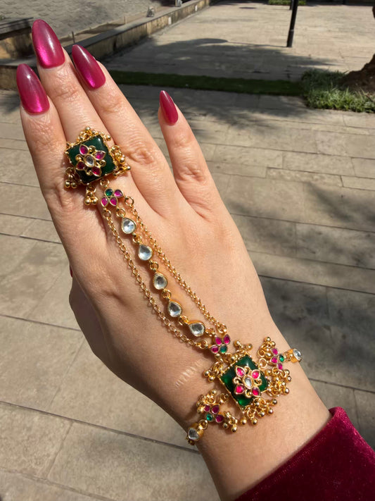 Nita Ambani Haath Phool Premium Work Green Square Kundan Drop Chain Design Pair of Haath Phool