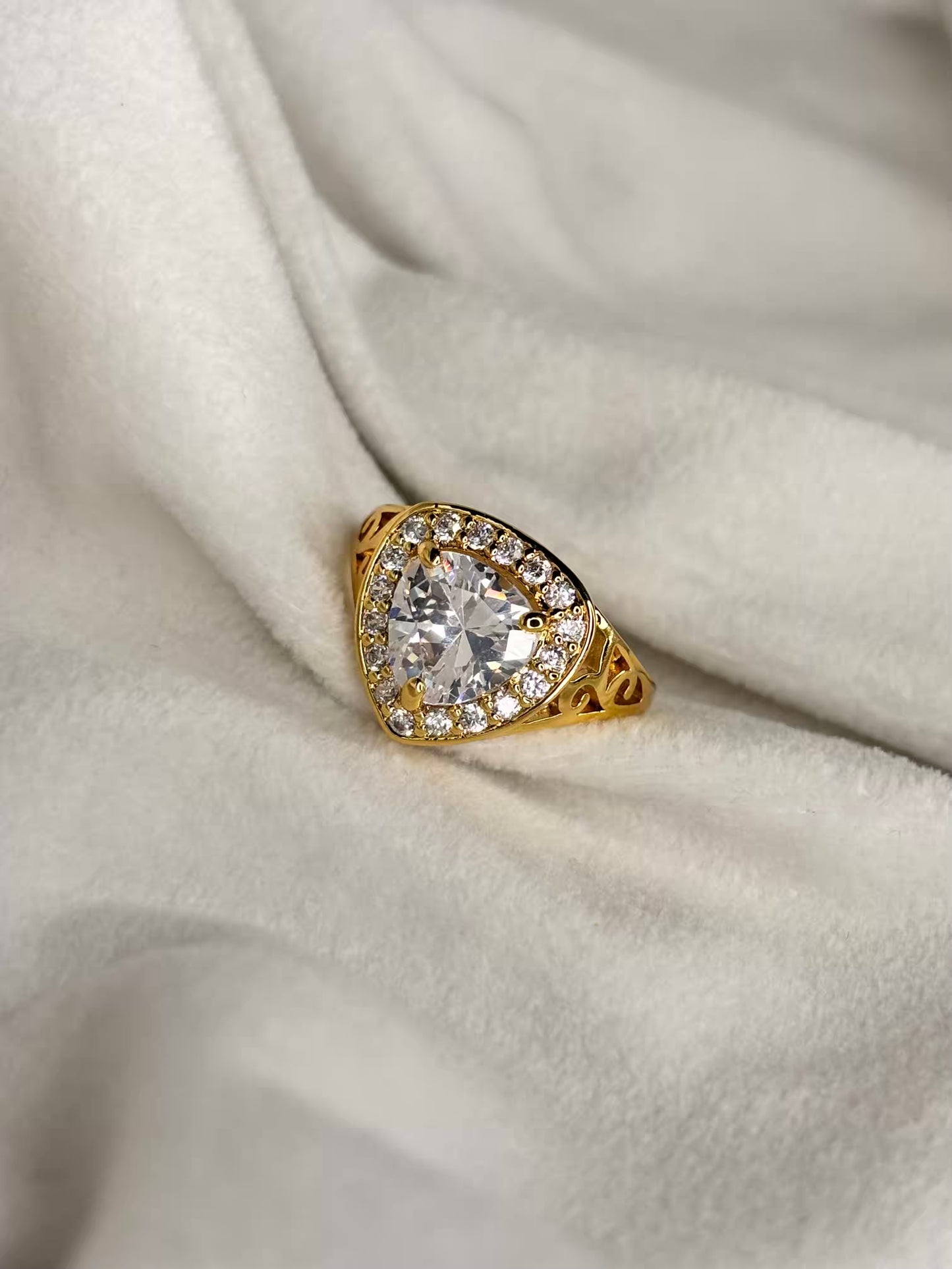Triangle Solitaire Ring - Gold