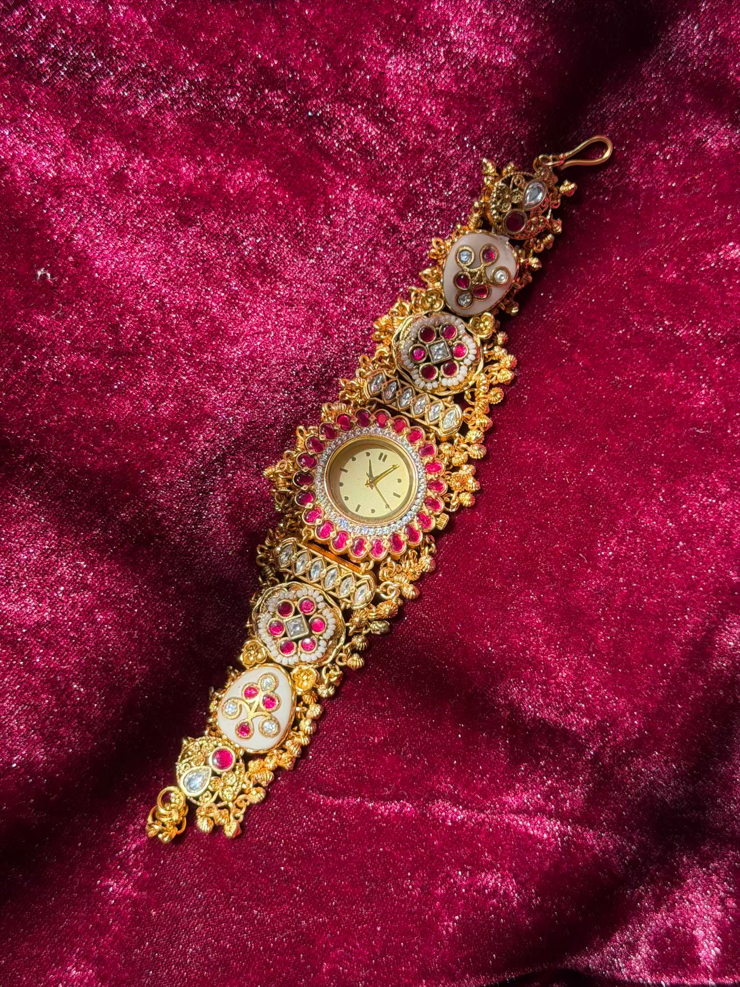 Mahalaxmi Inspired Rudra Motif Creamy Kundan Gold Plated Heritage Maharani Watch ( Partial COD 200₹ )