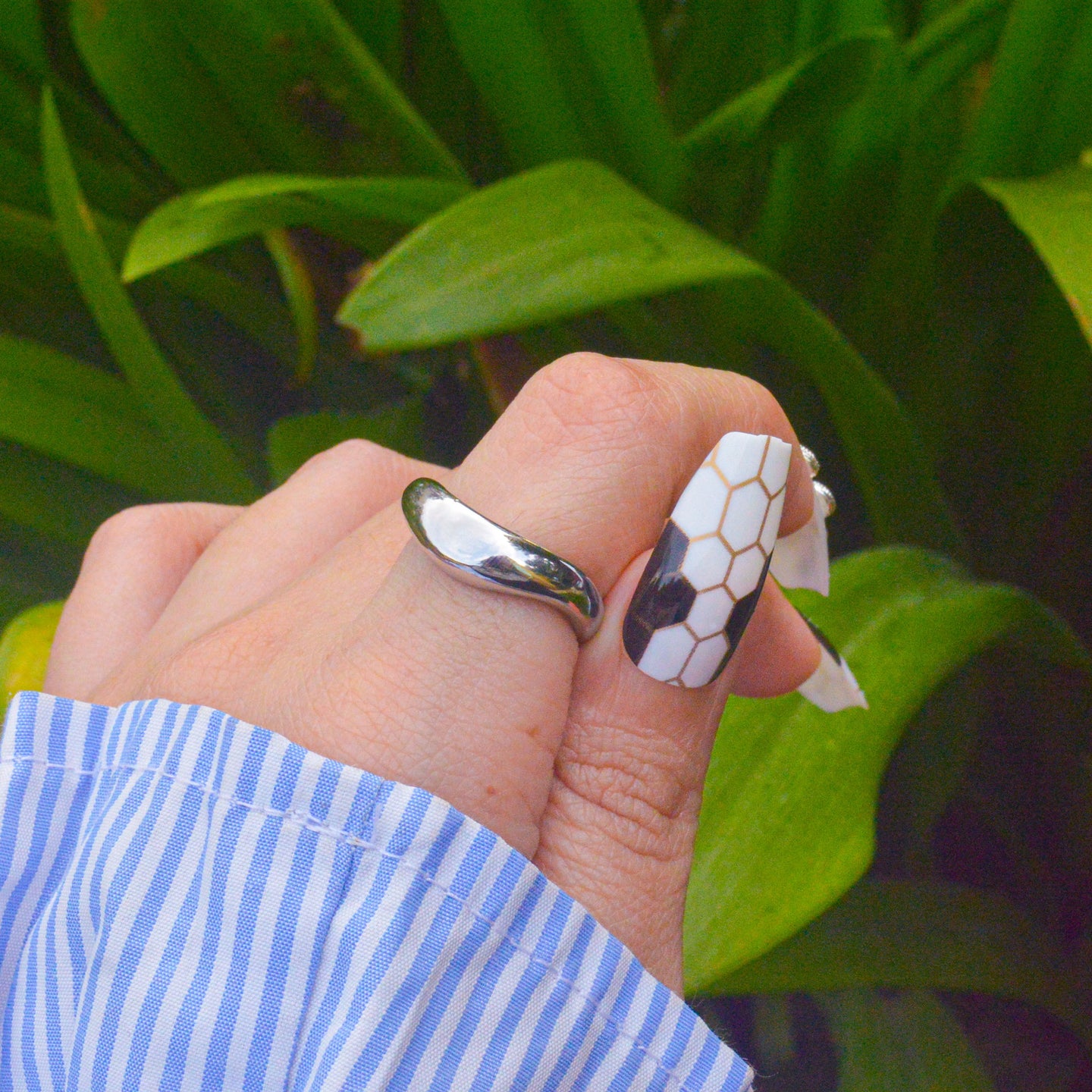 Noir Chunky Wavy Ring - Silver ( Adjustable )