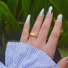 Load image into Gallery viewer, Noir Chunky Wavy Ring - Gold ( Adjustable )
