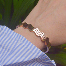 Load image into Gallery viewer, Wavy Stylish Zigzag Kada Bracelet Bangle - Rose Gold

