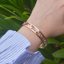 Load image into Gallery viewer, White Lillies Flowers Style Kada Bracelet Bangle - Rose Gold
