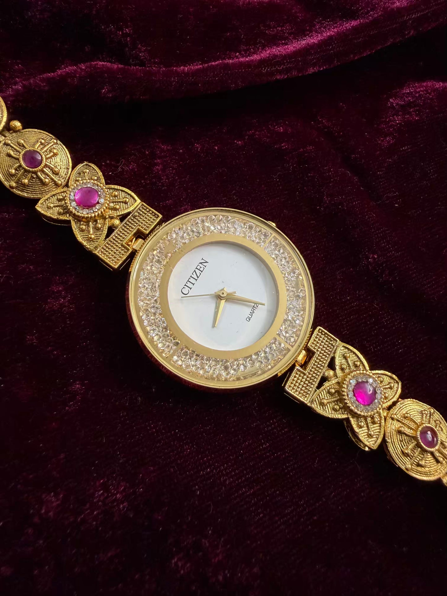 Round Dial Gold Maharani Watch Design Heritage Bracelet