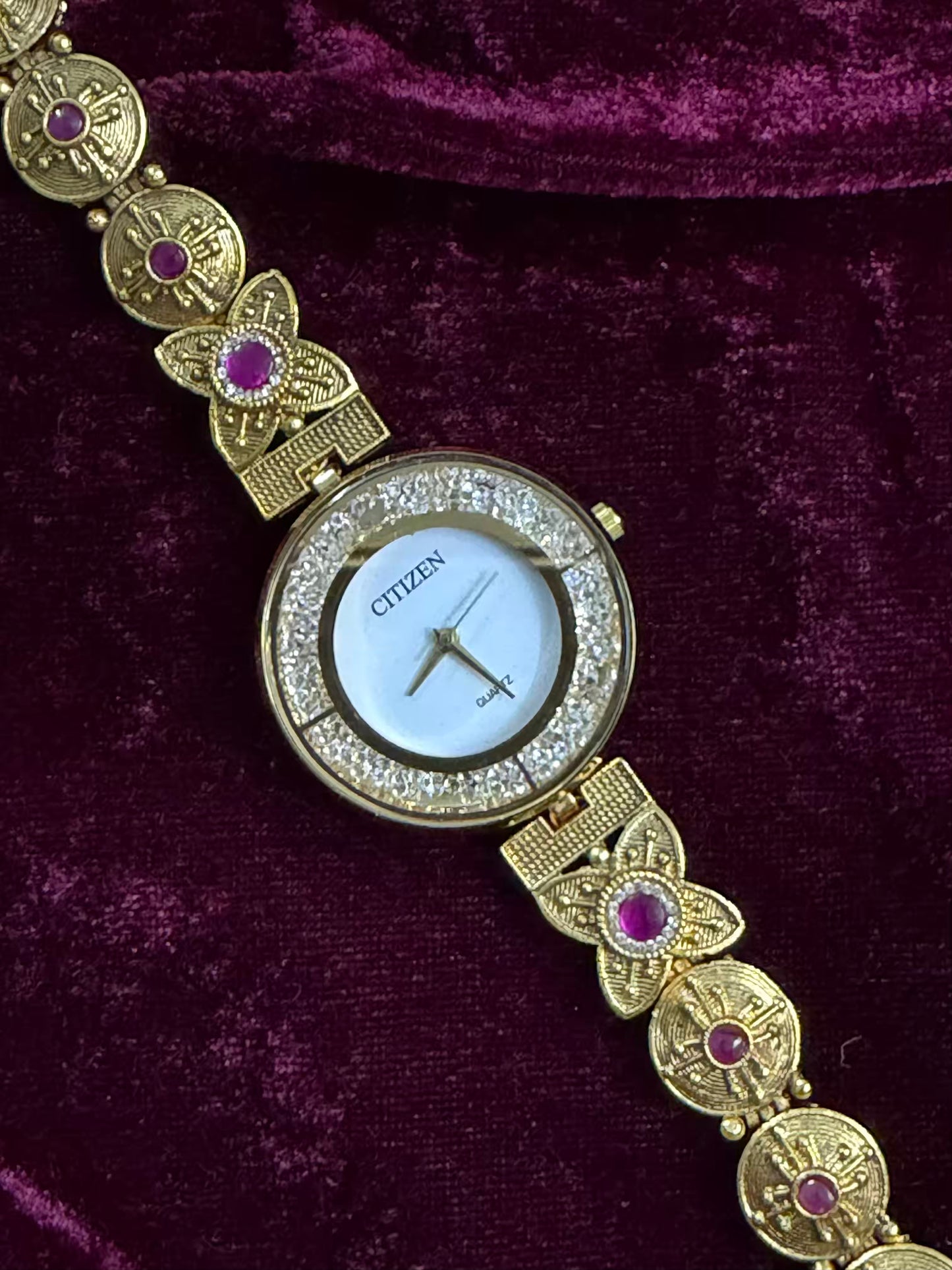 Round Dial Gold Maharani Watch Design Heritage Bracelet