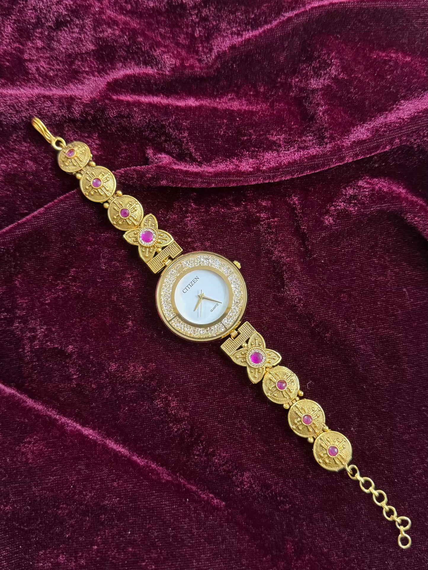 Round Dial Gold Maharani Watch Design Heritage Bracelet