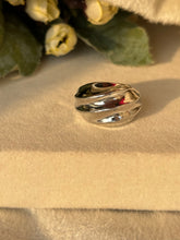 Load image into Gallery viewer, Croissant Ring ( Silver )
