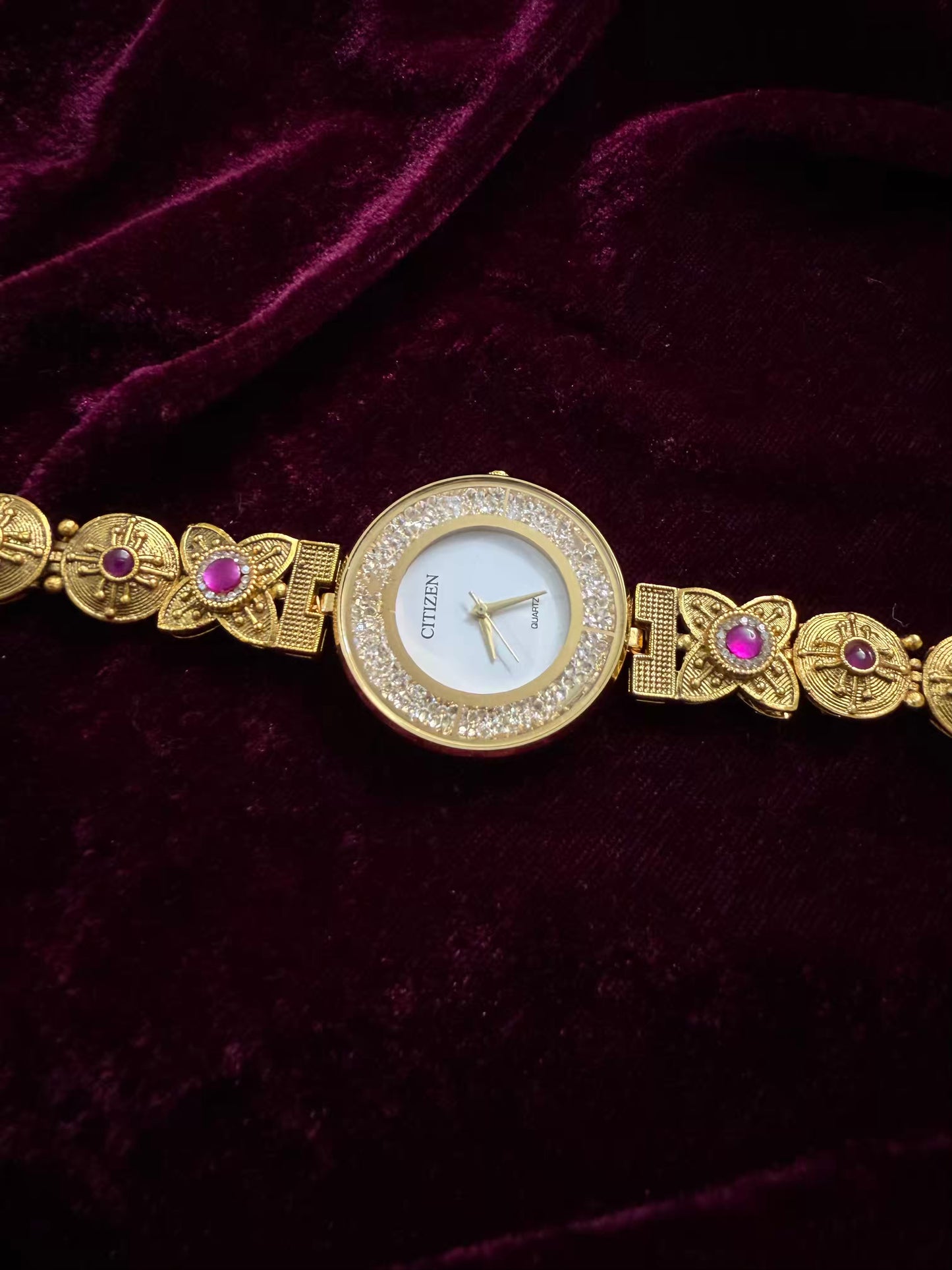 Round Dial Gold Maharani Watch Design Heritage Bracelet