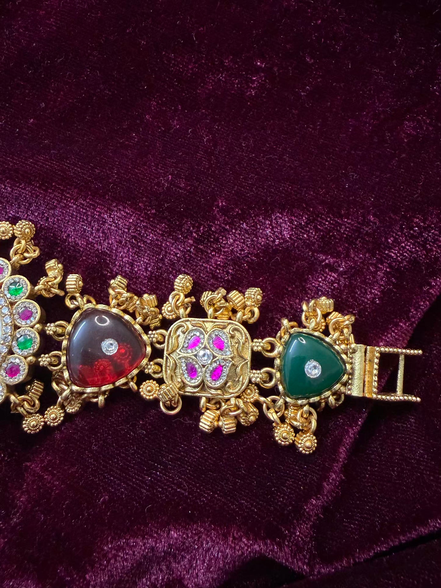 Marroon Green Premium Gold Rajwadi Gold Plated Heritage Maharani Watch