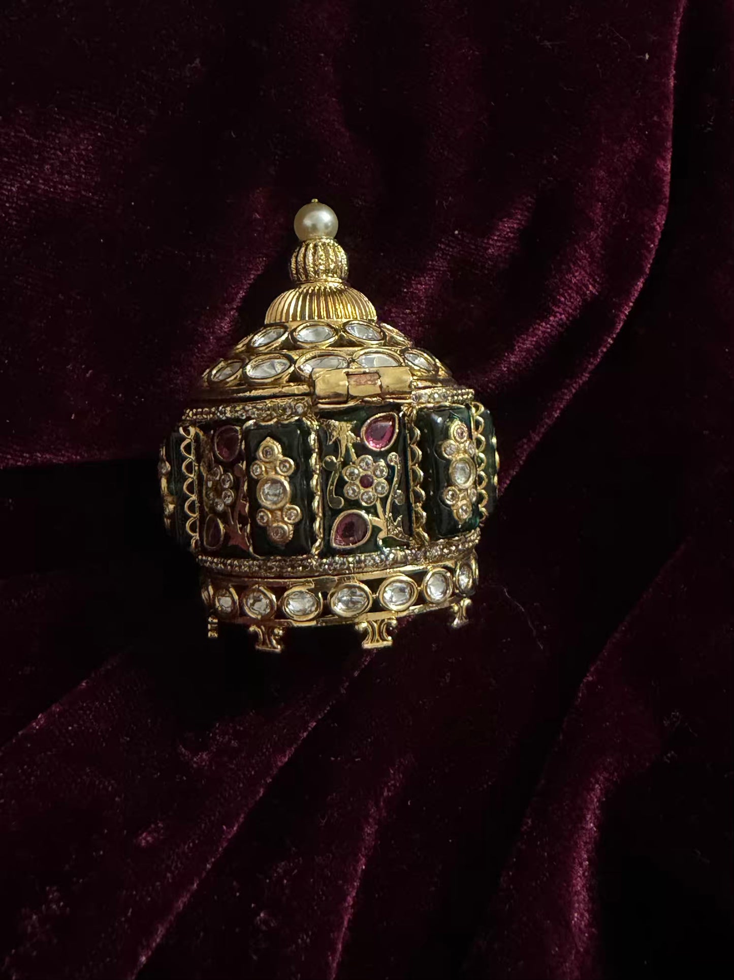 Pushtaini Kumkum Sindoor Daani Royale in Premium plating
