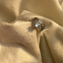 Load image into Gallery viewer, Rosalie Leaves Solitaire Stud Band White Ring Silver
