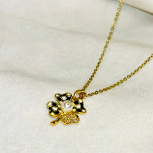 Load image into Gallery viewer, Flower Pendant Necklace
