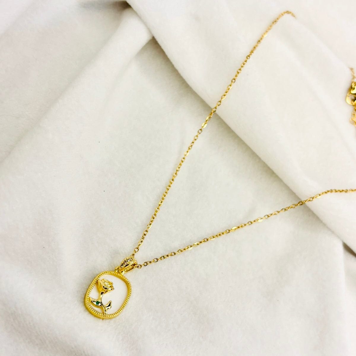 Rose premium White Pearl Pendant Necklace