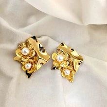 Load image into Gallery viewer, Pearl Glow Studs
