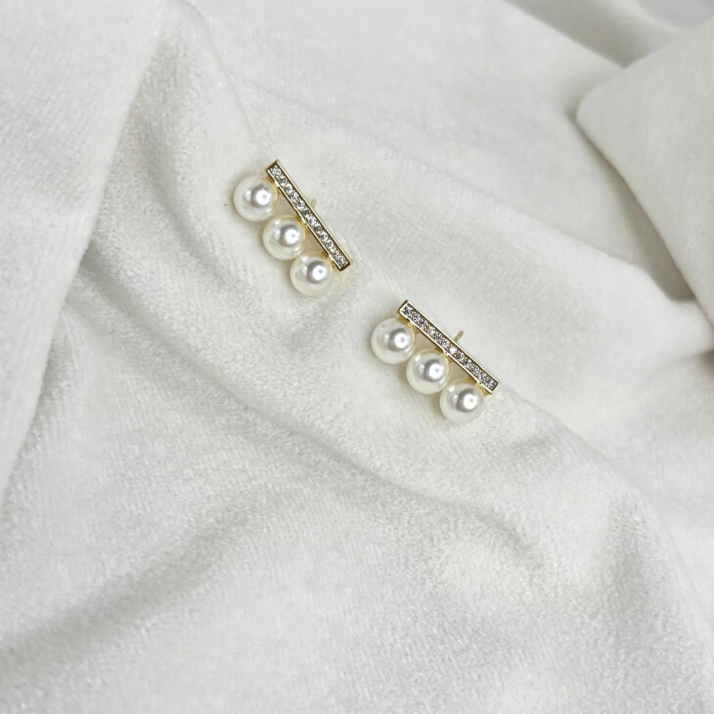 Liner Pearls Ear Studs Daily Wear