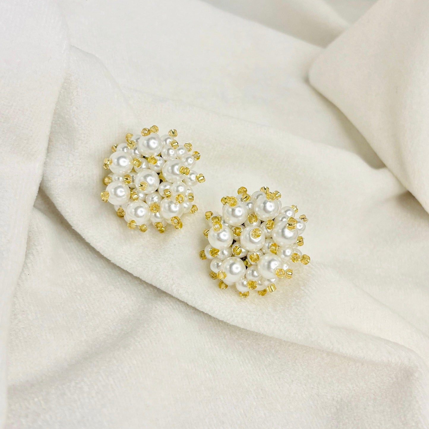 Pointed Pearly Ear Studs - White