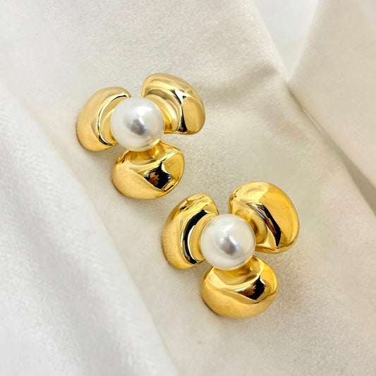 Fan Pearl Studs