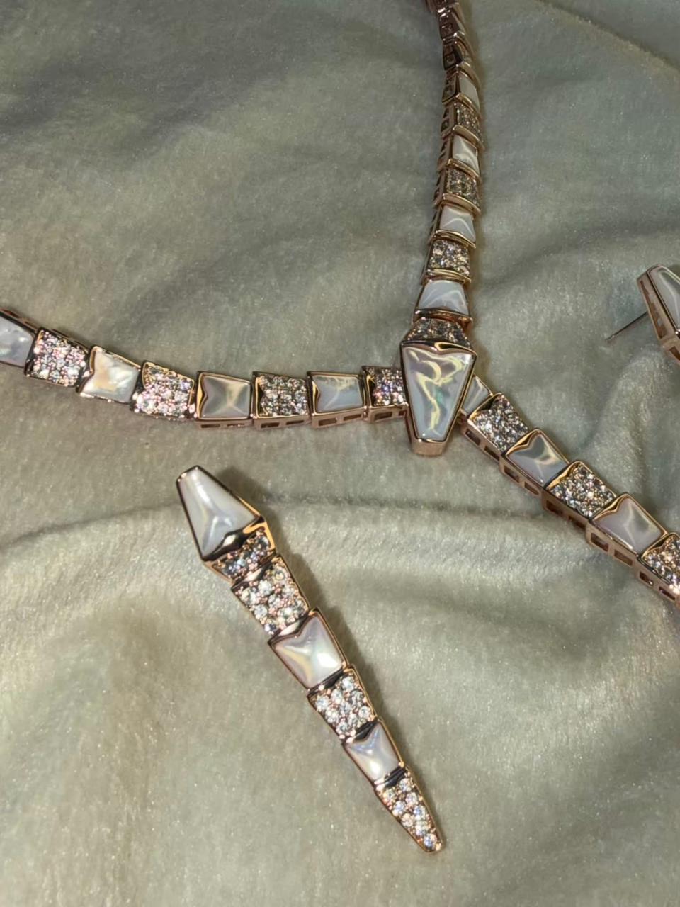 Snake Mother of Pearl Premium Necklace set with Studs