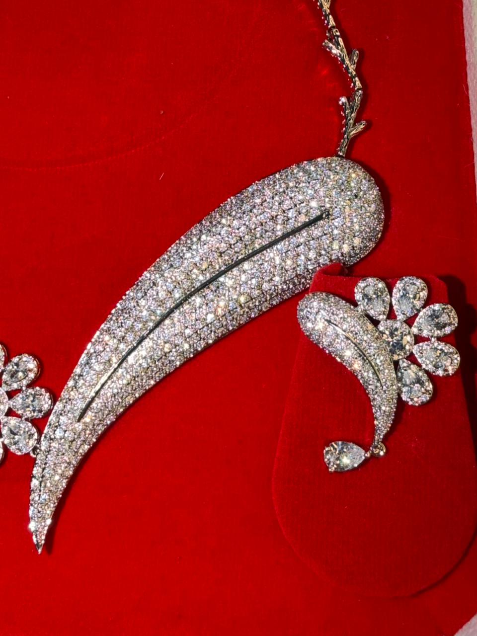 White Floral Rhodium Plated Necklace Set with Earrings