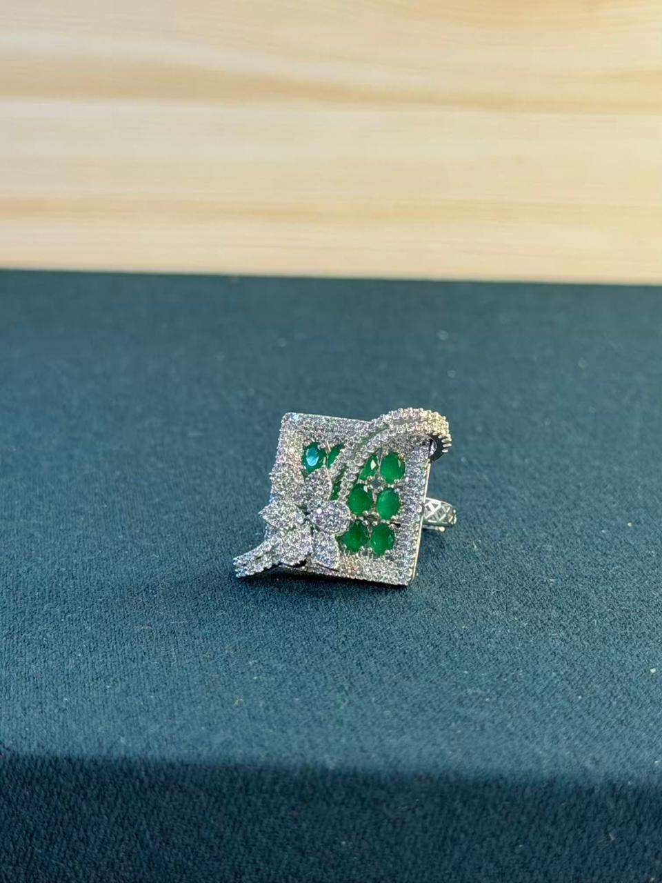 Emerald Green Stone Design Silver Plated Band Ring Size Adjustable