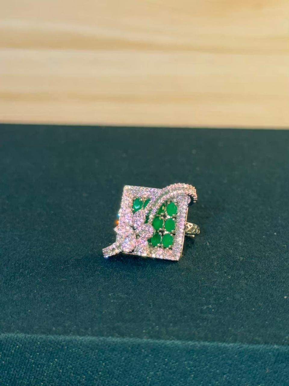 Emerald Green Stone Design Silver Plated Band Ring Size Adjustable