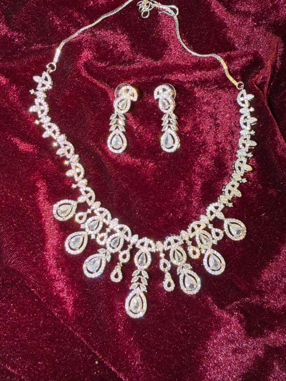 Teardrop Fringe Pattern Gold-Plated Necklace Set with Crystal Accents