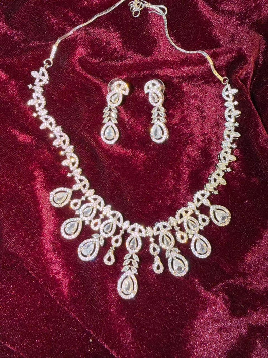 Teardrop Fringe Pattern Gold-Plated Necklace Set with Crystal Accents