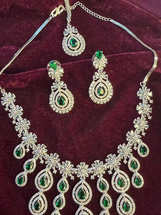 Floral Teardrop Design Gold-Plated Necklace Set with Emerald Green Stones